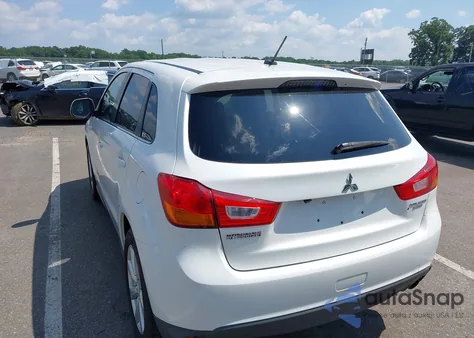 2015 Mitsubishi Outlander Sport Se z USA, uszkodzony, nr VIN 4A4AP4AU1FE021095